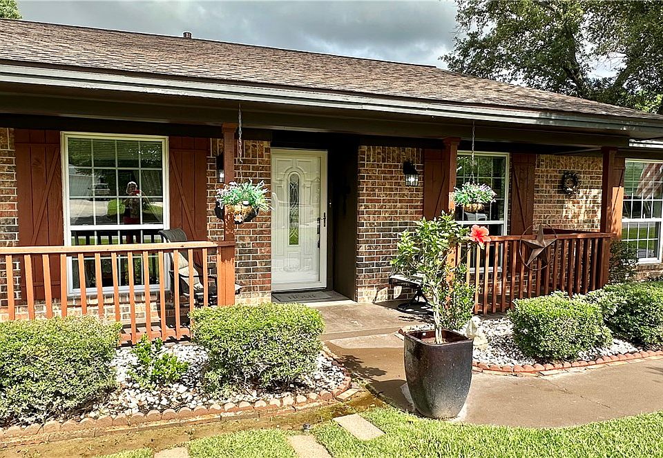 1st image of 3819 Holly Dr