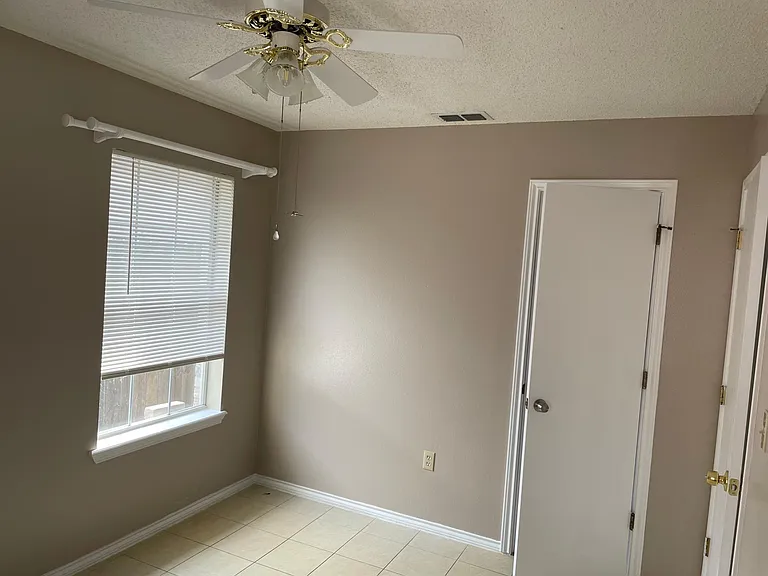 2727 Gibraltar St — Photo 8