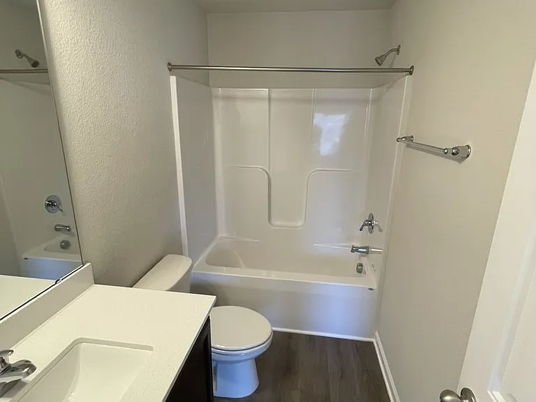 1028 Peony Ln — Photo 7