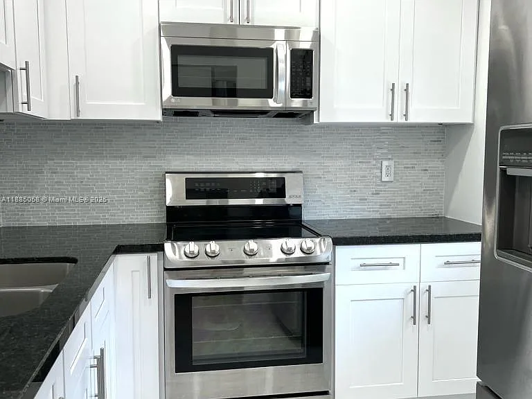 5051 W Oakland Park Blvd #204 — Photo 10