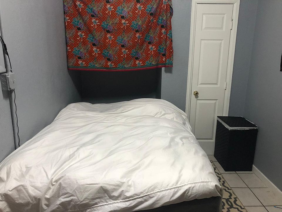 2nd image of 1013 Main St #23