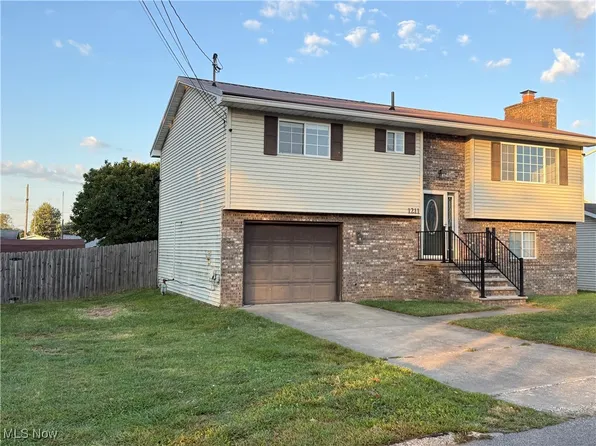 1211 19th St, Vienna, WV 26105