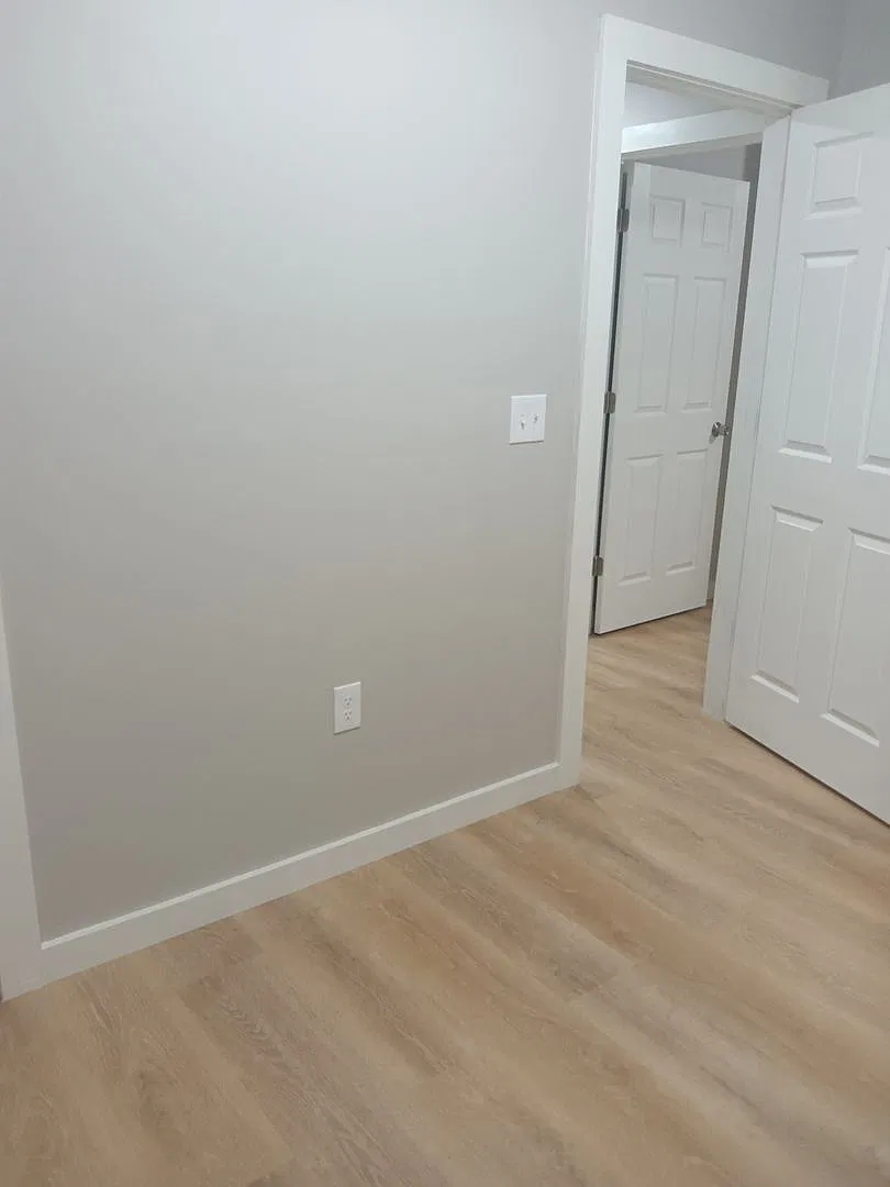 3 bedroom single family home with detached garage — Photo 4