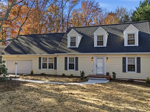 1027 Branchwood Dr, Kernersville, NC 27284
