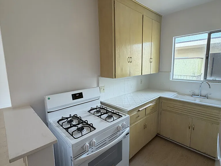 825 Euclid St #5 — Photo 12