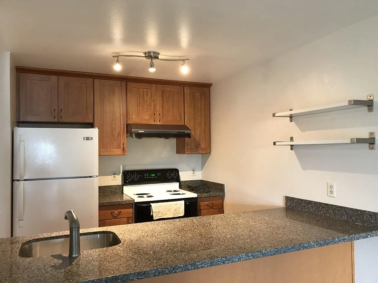 6627 Lakeview Dr — Photo 2
