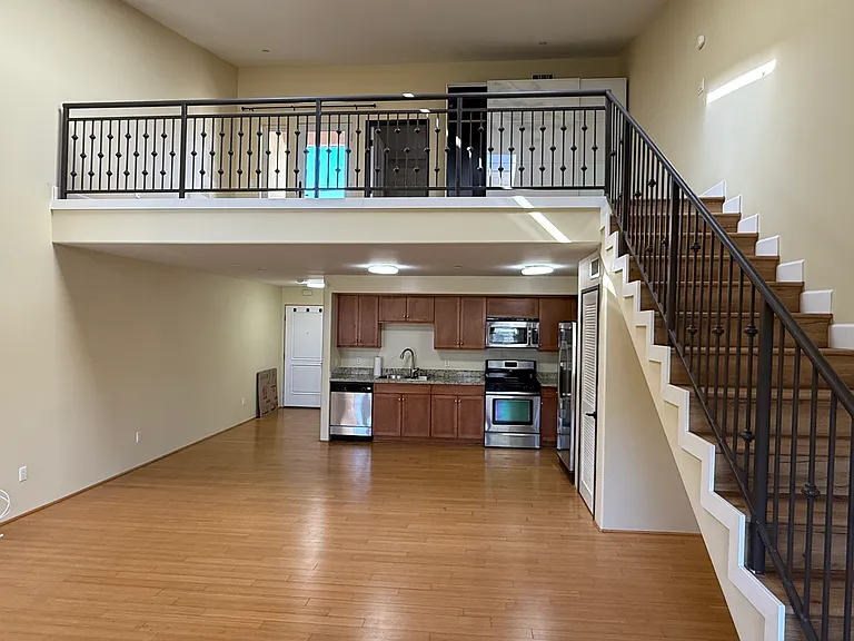255 W 7th St #20 — Photo 1
