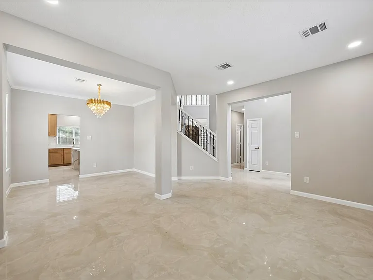 1306 Hunter Wood Dr — Photo 8