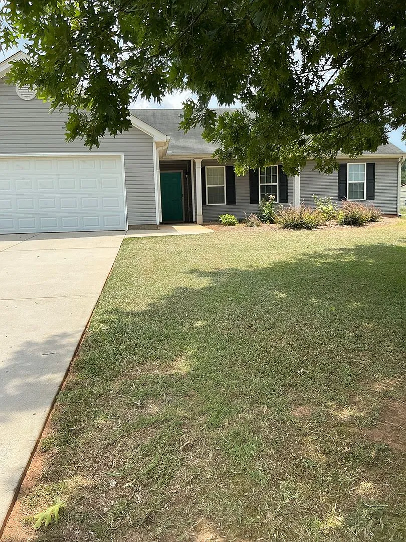 3-bedroom, 2-bath home in Oglethorpe County is situated on a 1.53 spacious lot with a fenced-in b... — Photo 4