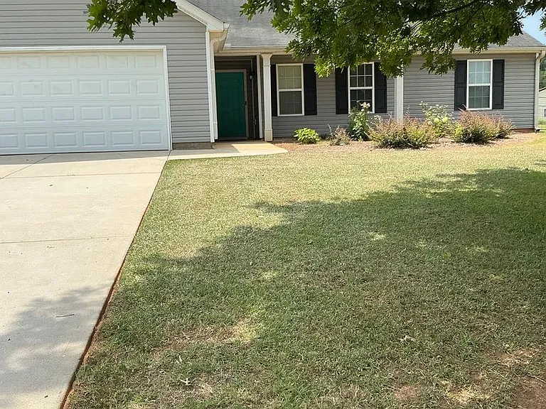 220 Jeremy Dr — Photo 4