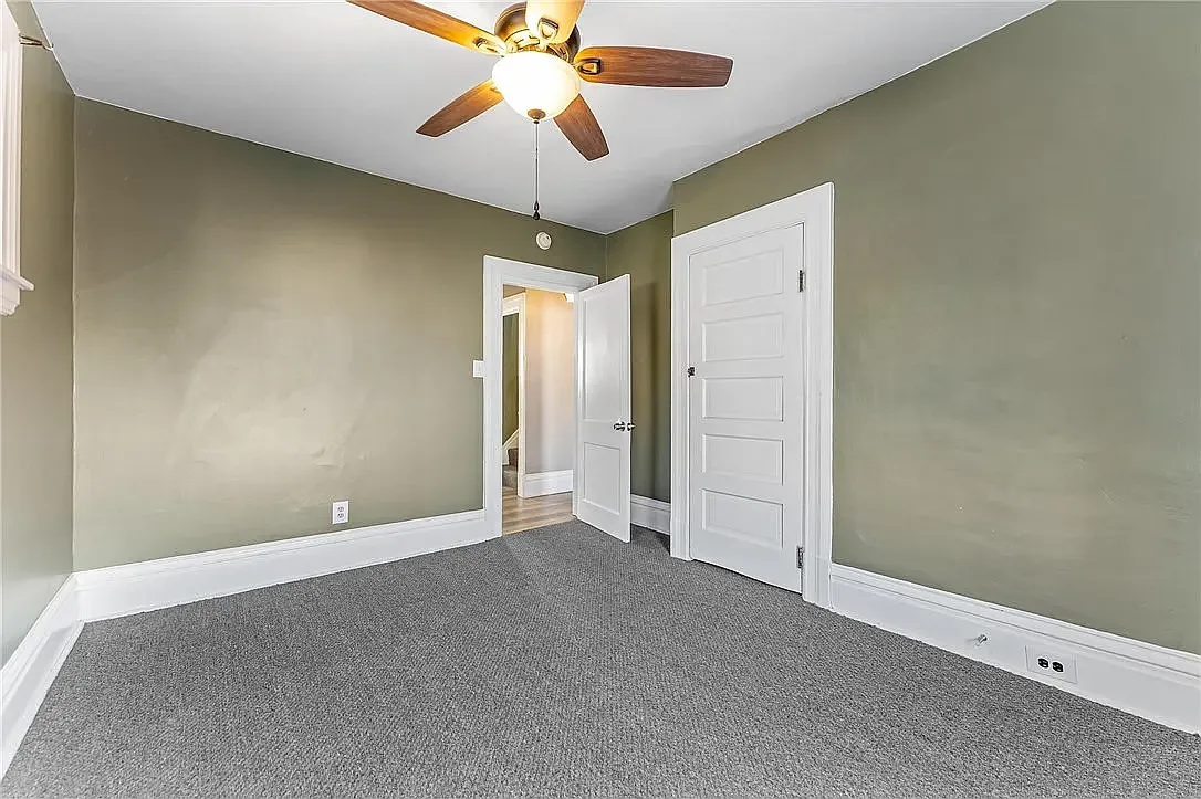 3 bed, 1100 sqft, $1,300 — Photo 4