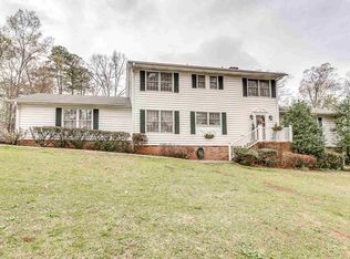 147 Sharcliff Rd, Cowpens, SC 29330