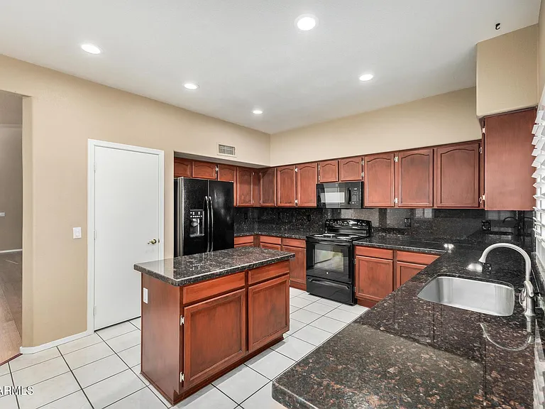 4334 E Anderson Dr — Photo 17