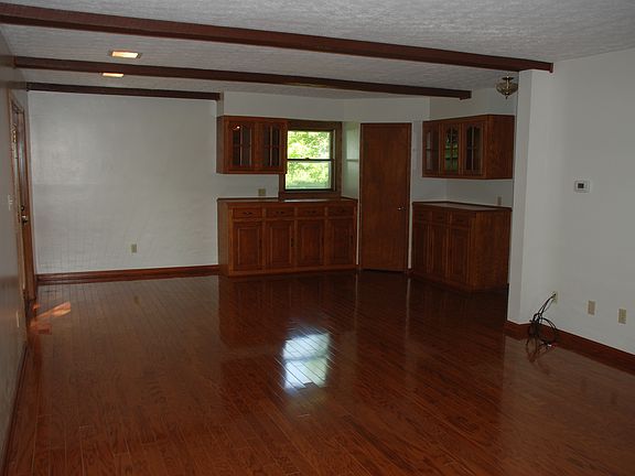 4th image of 724 N. Portage St