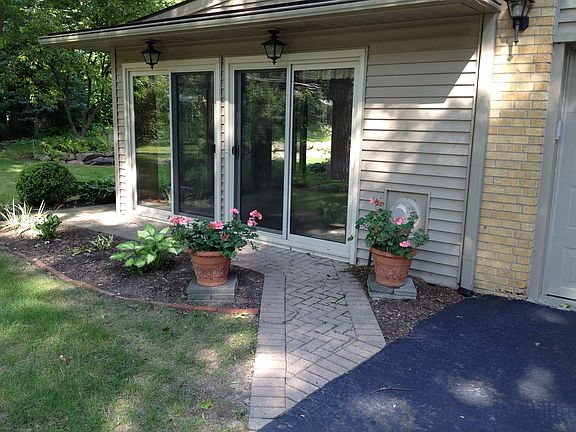 3rd image of 28506 Green Willow St
