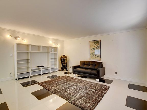 5th image of 15072 Ashland Pl APT D118
