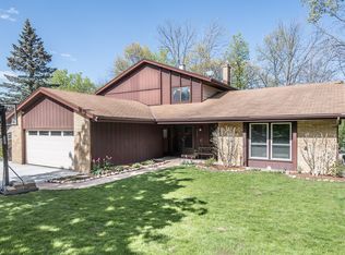 2425 Pebble Valley Rd #2427, Waukesha, WI 53188