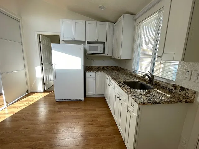 112 Lotus Way — Photo 2