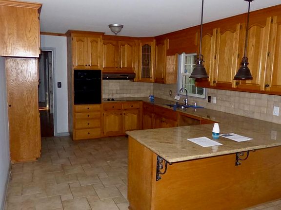 3rd image of 546 W Limestone Rd
