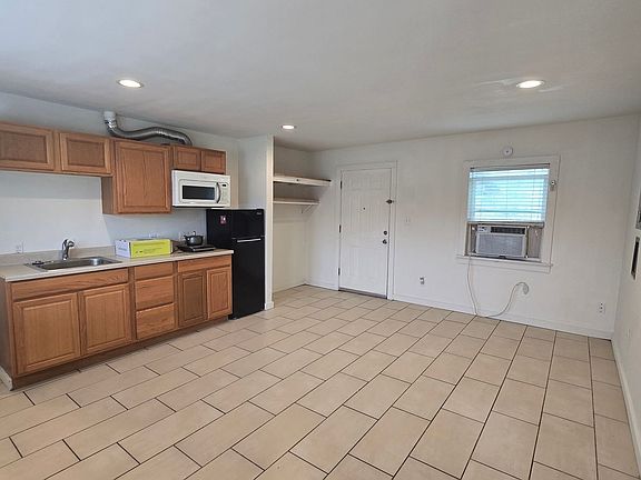 5th image of 2614 Monterey St