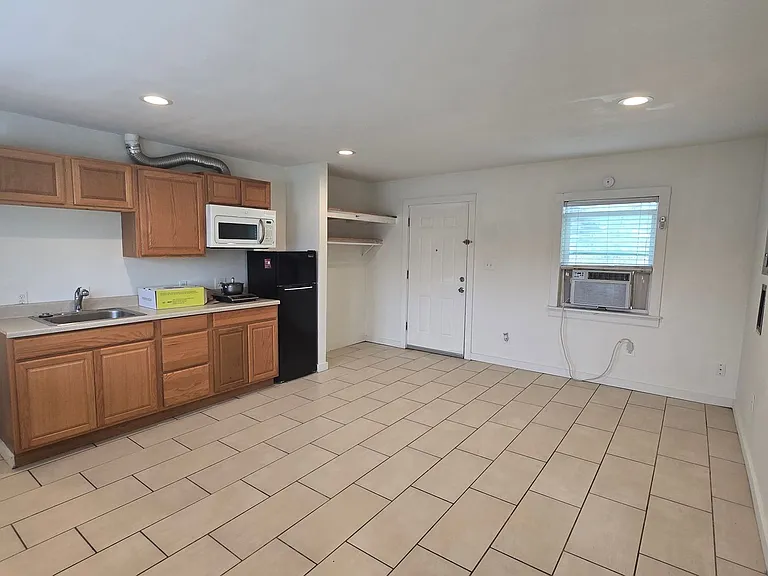 2614 Monterey St — Photo 5