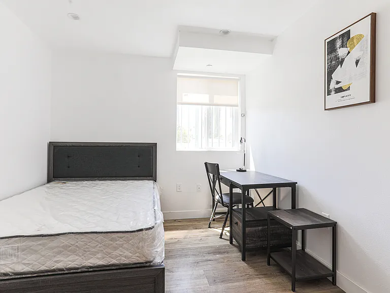 1534 W 35th St — Photo 15