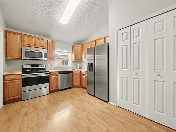 4th image of 1077 SUGARBERRY TRAIL