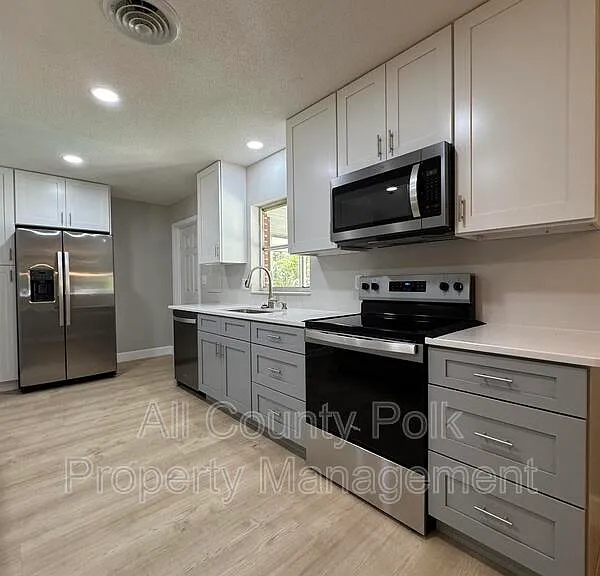 2255 E Helen Cir — Photo 10