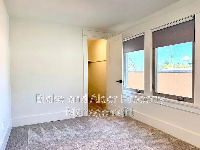 3556 NE Sandy Blvd — Photo 13