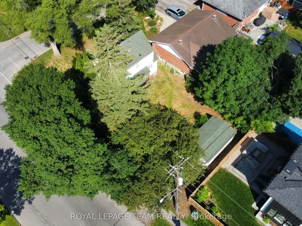 637 Windermere Ave, Ottawa, ON K2A 2W7