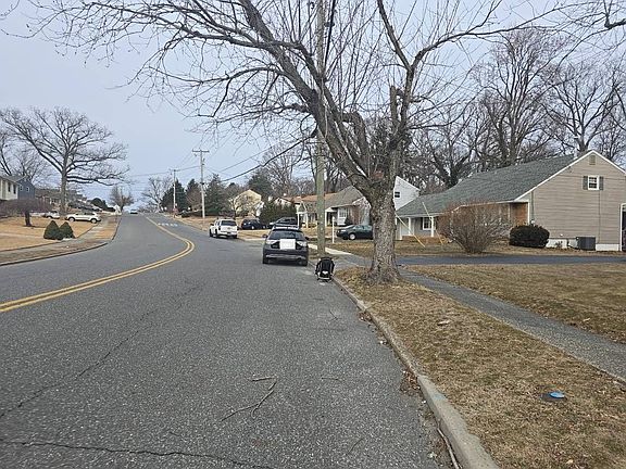 5th image of 150 Whitman Dr