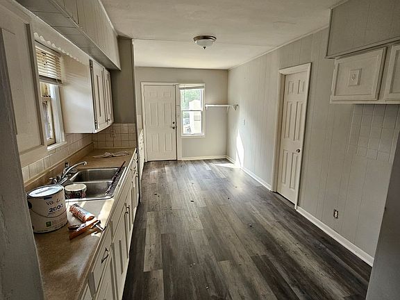 2nd image of 2522 Drury Ave