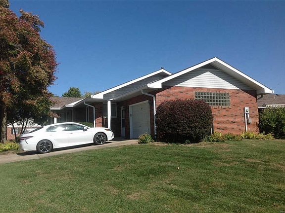 3rd image of 44 Old Orchard Ln