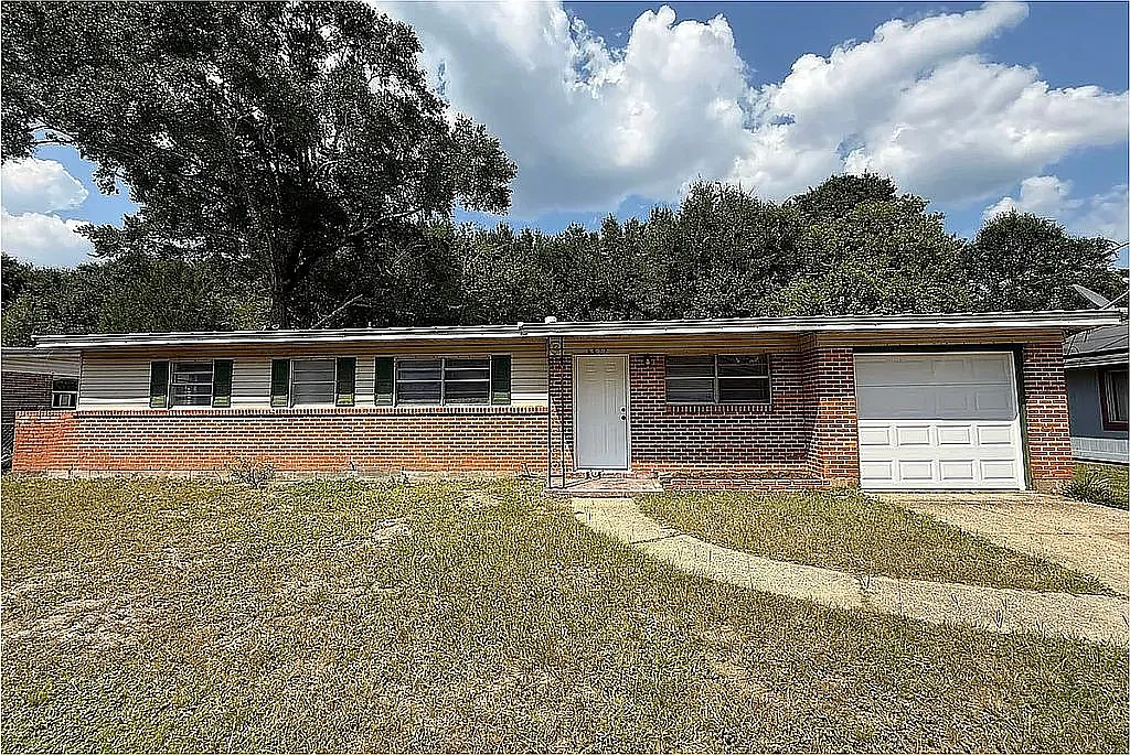 3 bed, 1.5 bath, 1000 sqft, $1,500 — Photo 1
