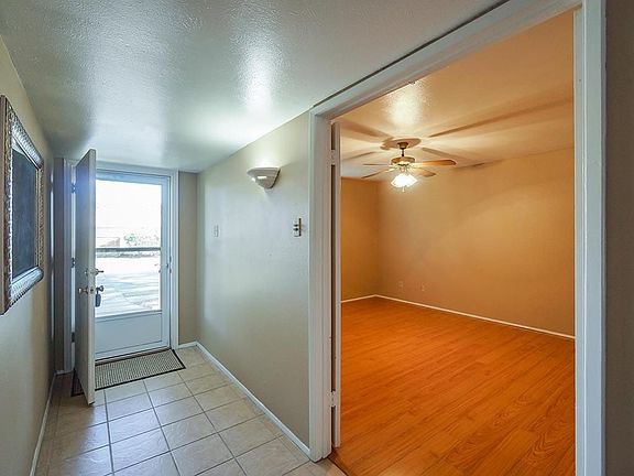 3rd image of 3133 Furneaux Ln
