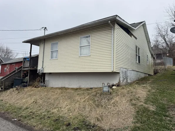 71 Merrill Ave, Rivesville, WV 26588