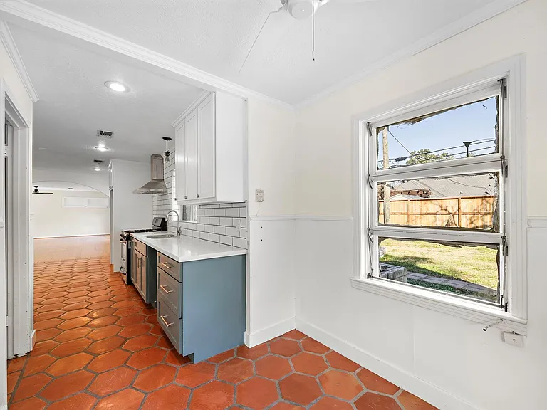 215 Fairbanks St — Photo 16