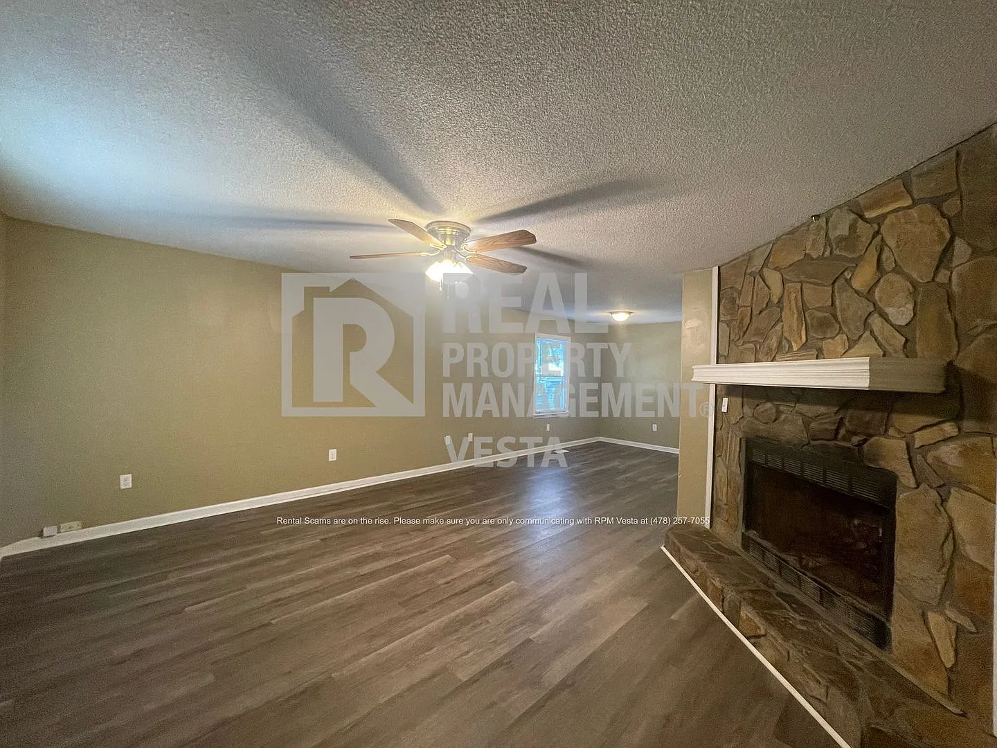 3 bed, 2.0 bath, 1377 sqft, $1,500 — Photo 4