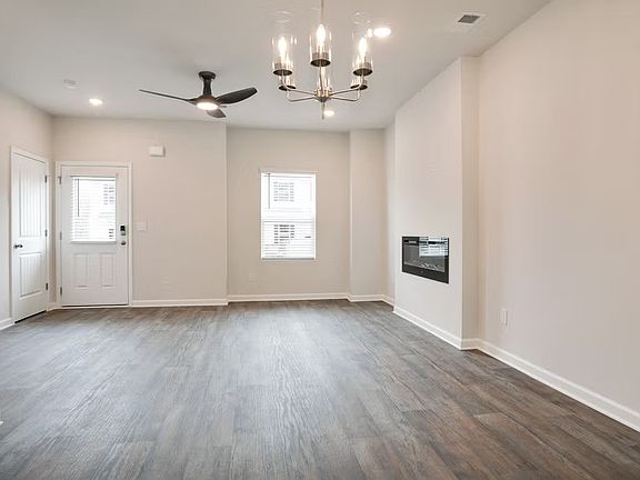4th image of 3263 Hamlet Dr #41