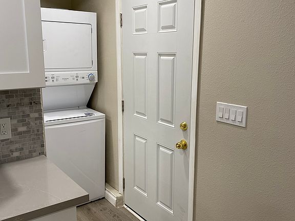 5th image of 2679 Joann Dr #1