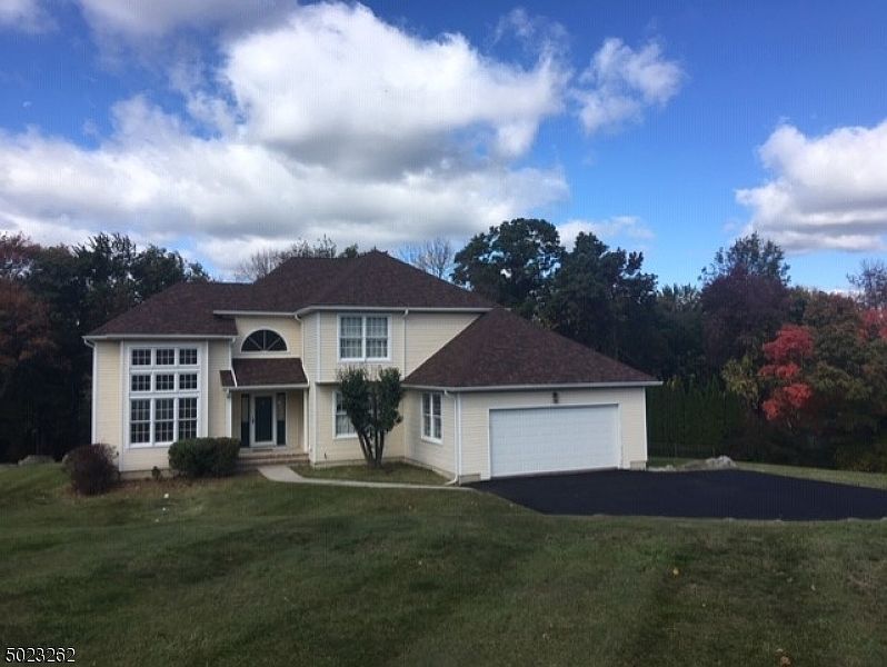 1st image of 21 Fieldstone Dr