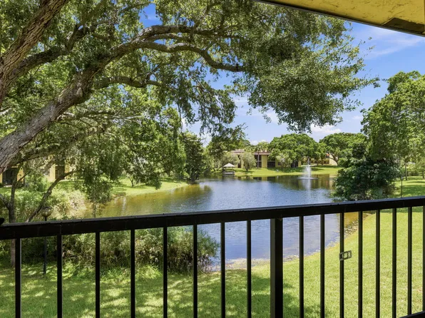 824 SW 9th Street Circle #201, Boca Raton, FL 33486