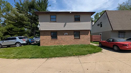 809 Kerns Dr NE Photo 1