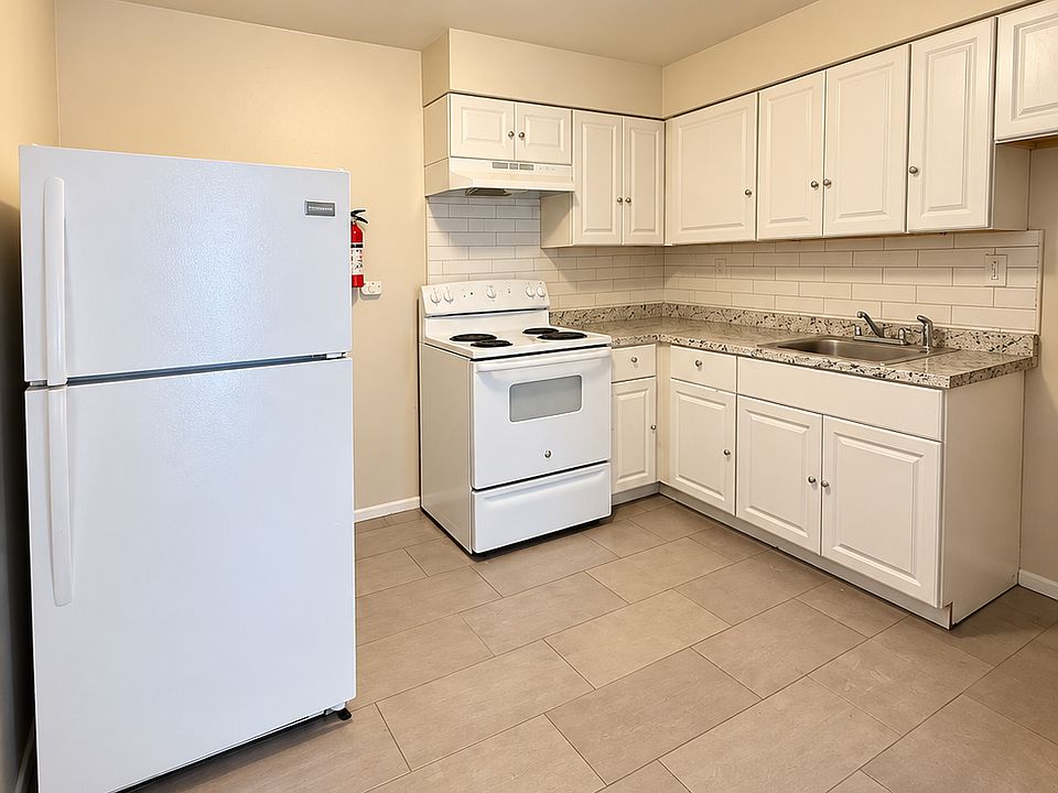 1st image of 290 Wainwright St #14