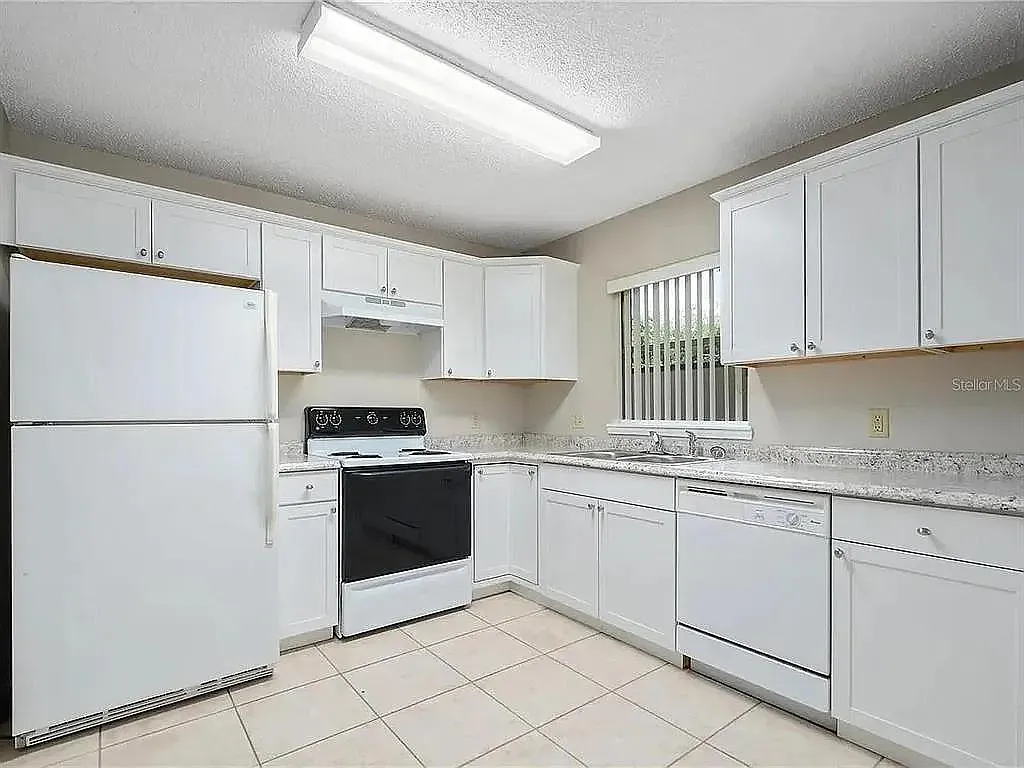 2 bed, 2326 sqft, $1,875 — Photo 4