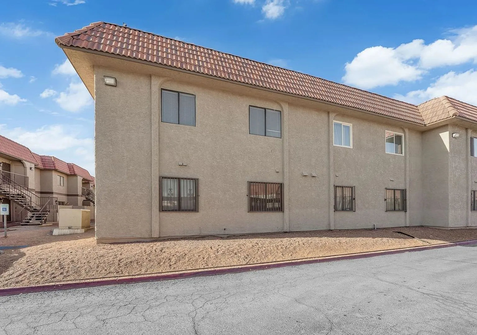 Updated 2-Bedroom Condo with Pool, In-Unit Laundry & Covered Parking — Photo 2