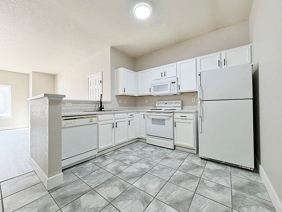 3rd image of 908 S Yampa St APT 102