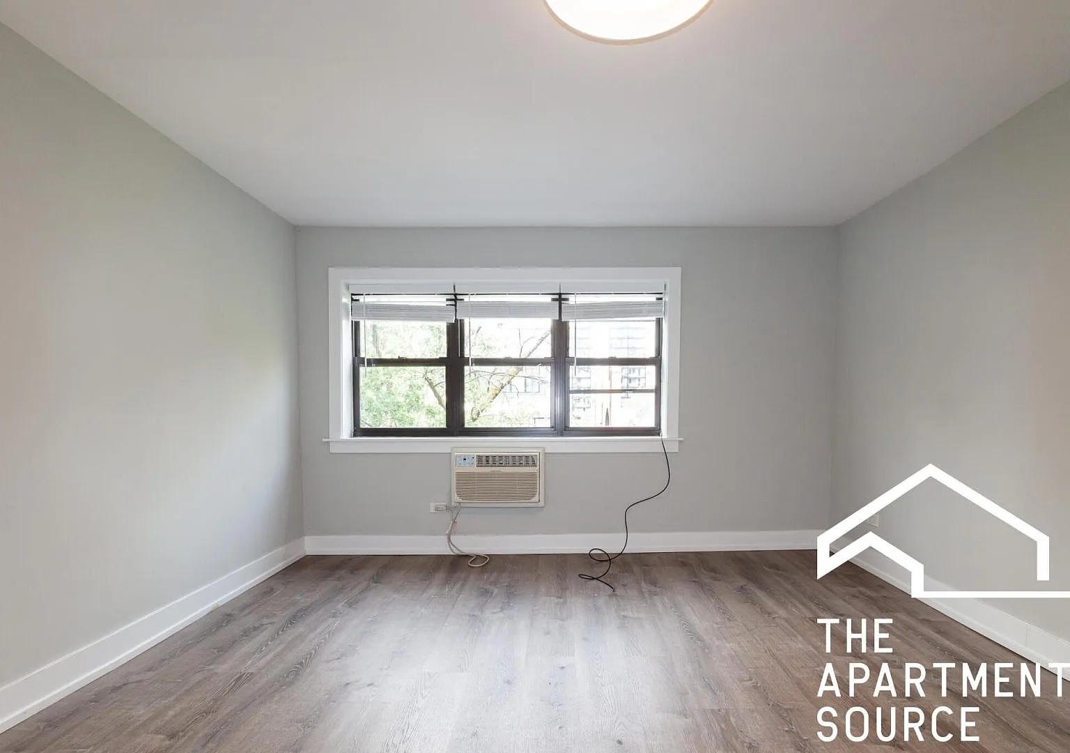Modern 2 Bed/2 Bath Condo in Chicago - Available 10/2 - $3295 — Photo 4