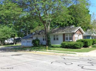 301 Chippewa St, Buchanan, MI 49107