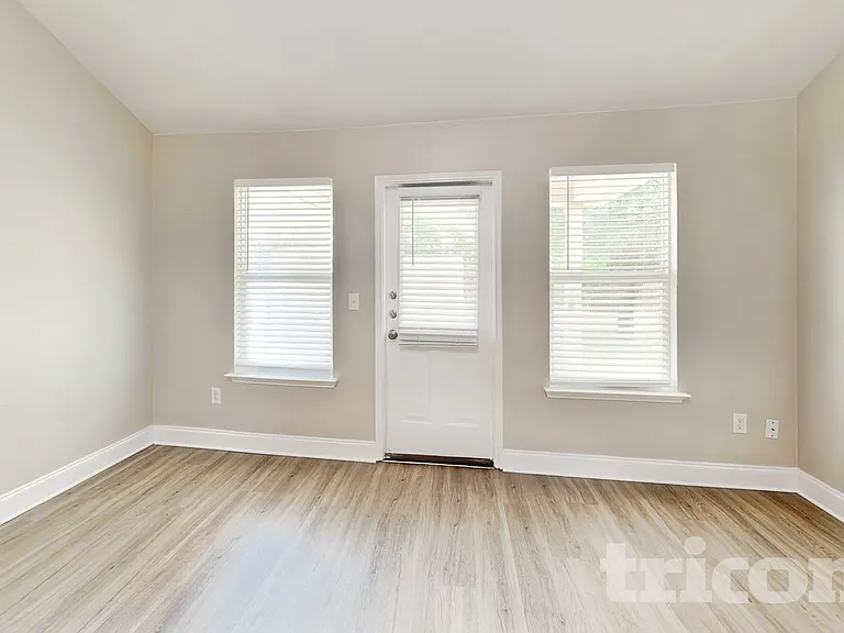 5727 Canterbury Run — Photo 2